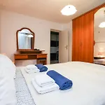 Pool Apartments Julia