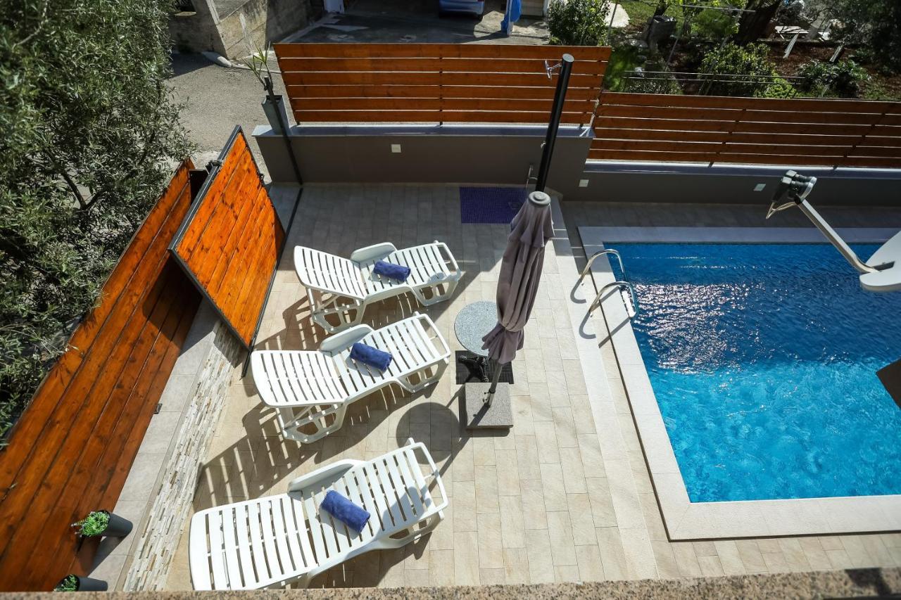 Pool Julia Apartment *