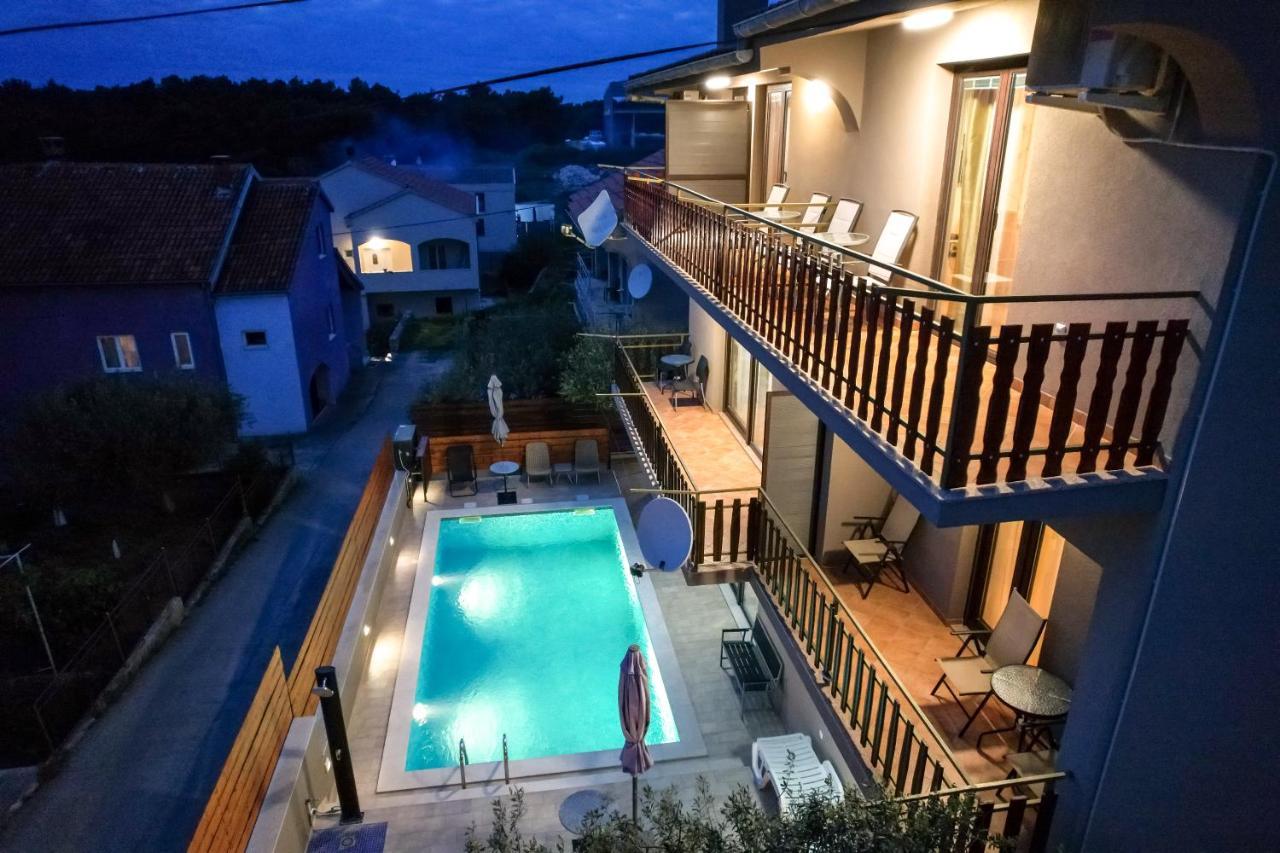 Apartment Pool Julia Zadar