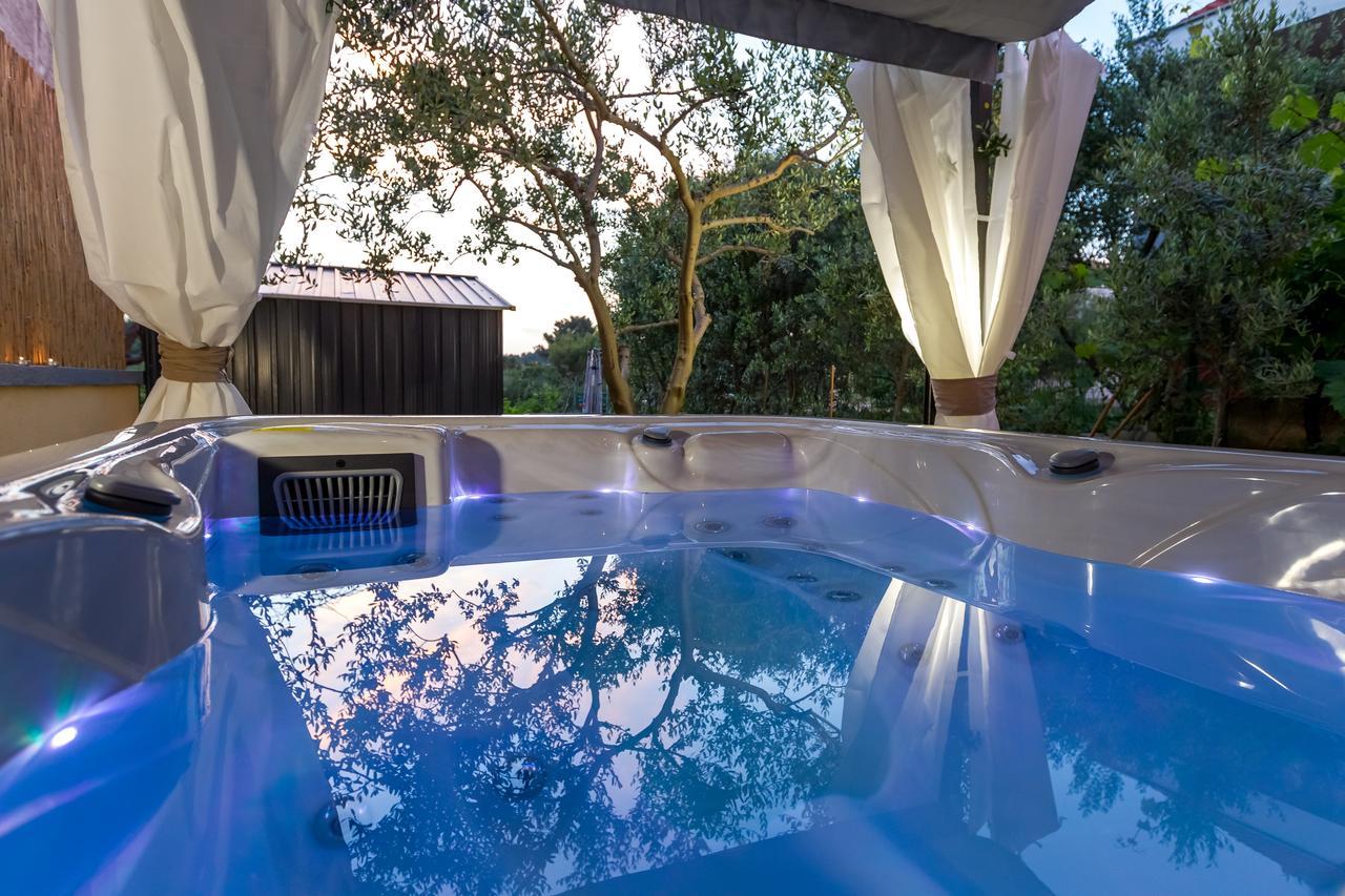 Apartment Pool Julia Zadar